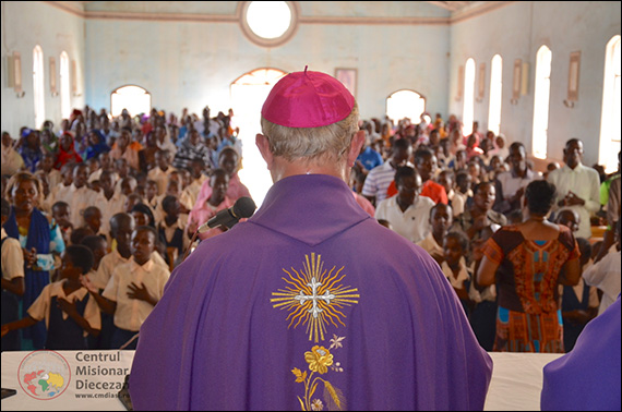 Kenya: Zile deosebite în compania preoţilor misionari